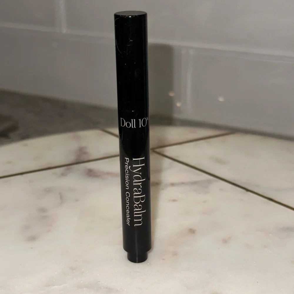 NEW DOLL 10 HydraBalm Precision Concealer in Tan